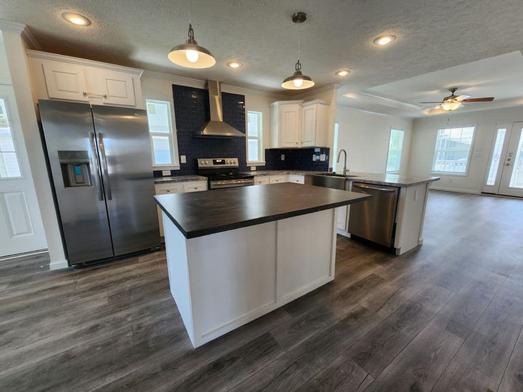 Manufactured home in Fort Myers, FL 33905
