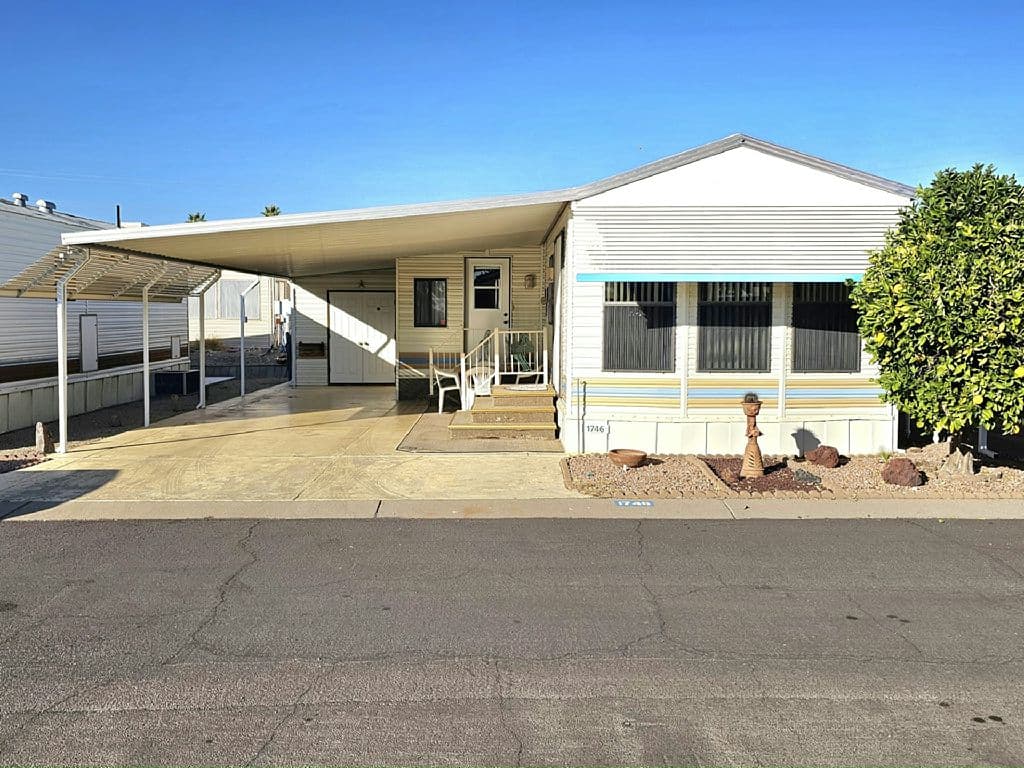 Manufactured home in Mesa, AZ 85207