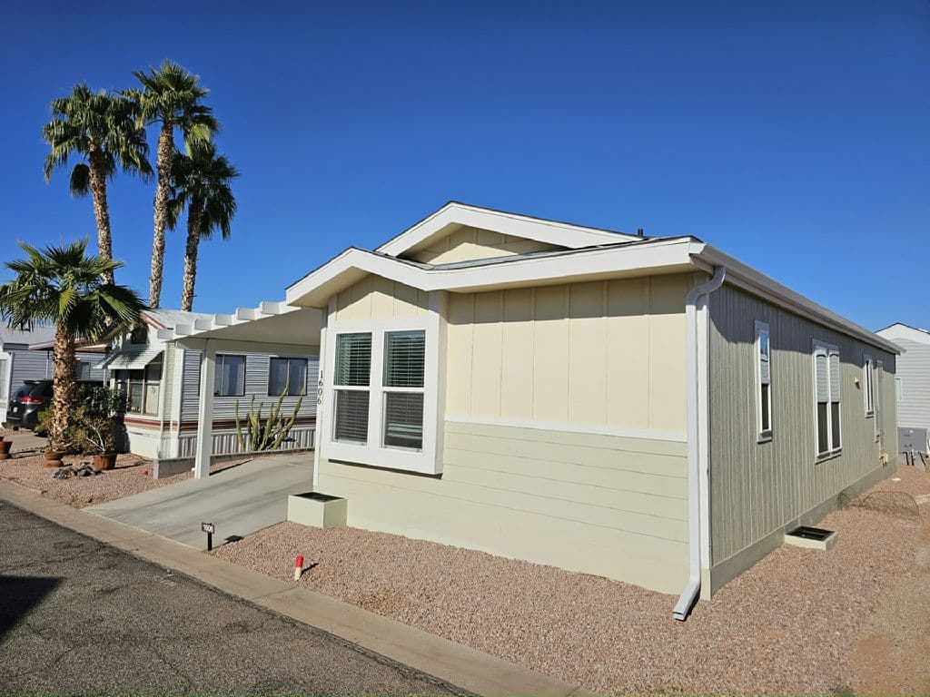 Manufactured home in Mesa, AZ 85209
