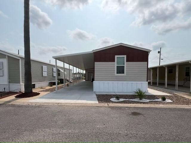 Manufactured home in Weslaco, TX 78596