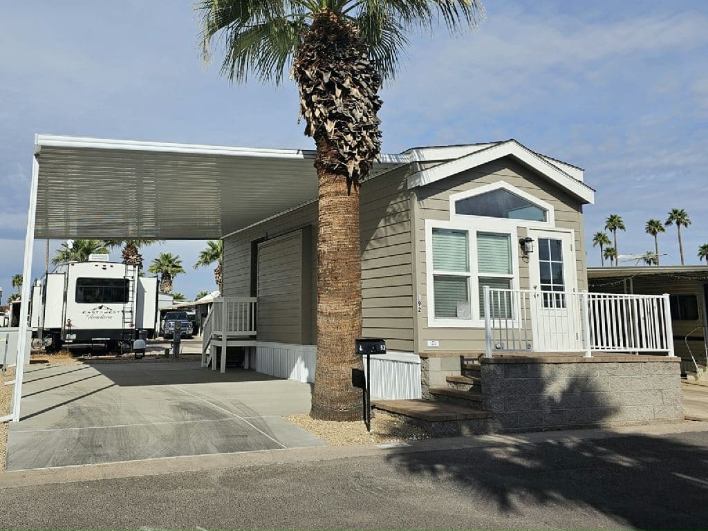 Manufactured home in Mesa, AZ 85213