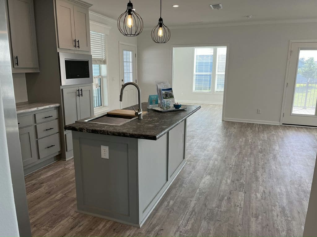 Manufactured home in Ellenton, FL 34222