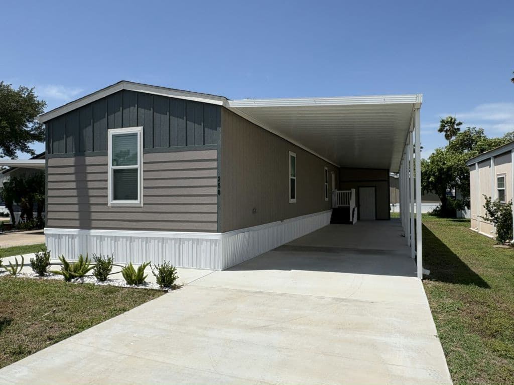 Manufactured home in Donna, TX 78537