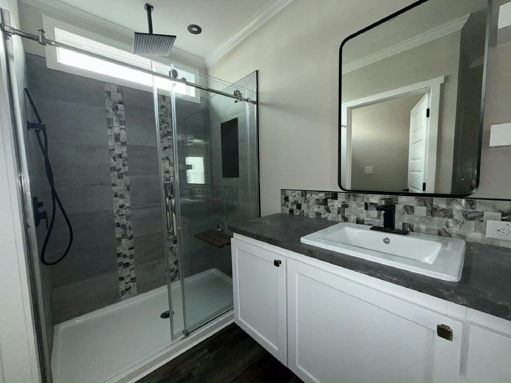 Manufactured home in Ellenton, FL 34222