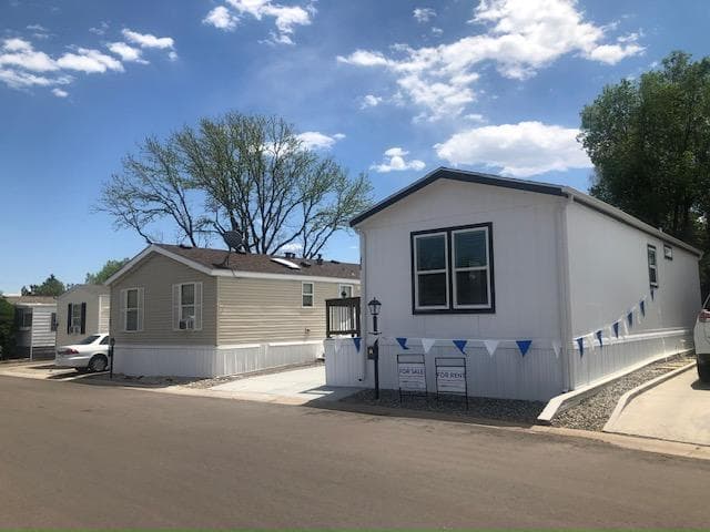 Manufactured home in Denver, CO 80236