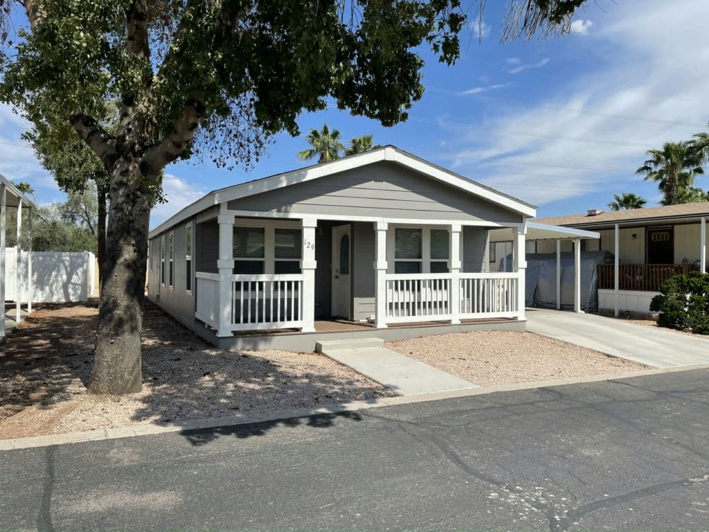 Manufactured home in Phoenix, AZ 85050