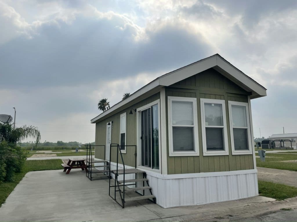 Manufactured home in Weslaco, TX 78596