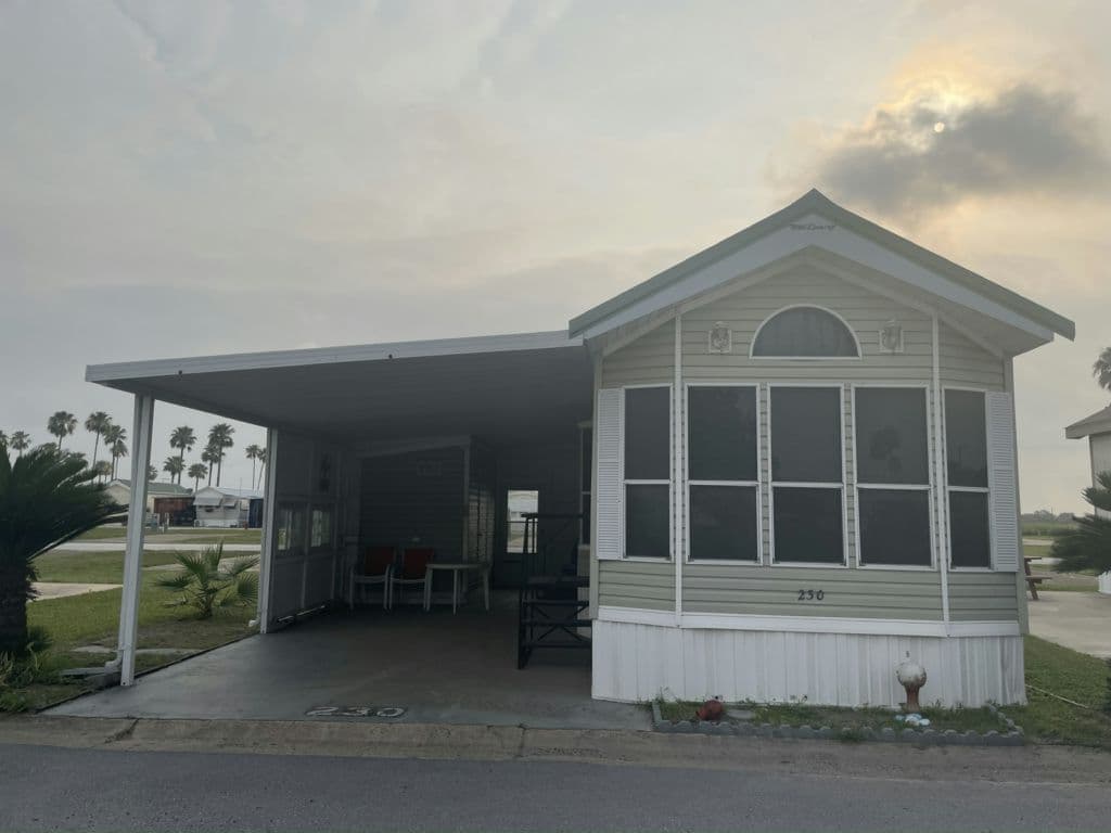 Manufactured home in Weslaco, TX 78596