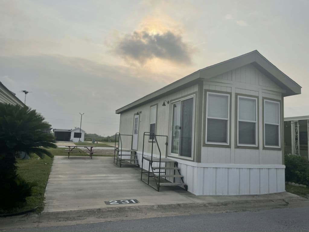 Manufactured home in Weslaco, TX 78596