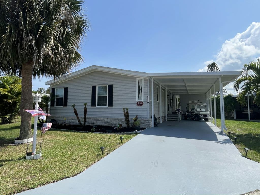 Manufactured home in Vero Beach, FL 32966