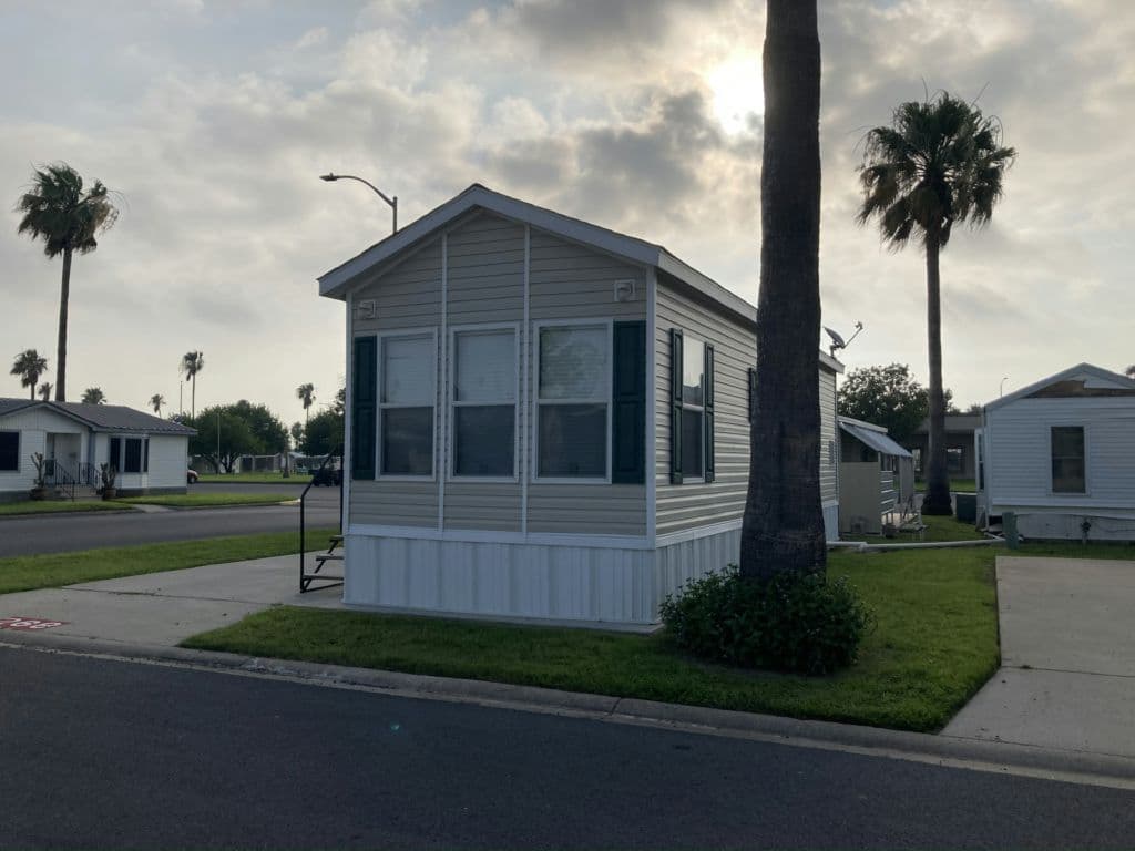 Manufactured home in Weslaco, TX 78596