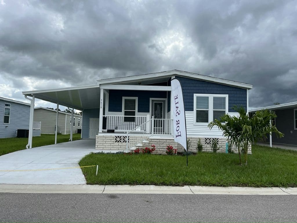 Manufactured home in Ellenton, FL 34222