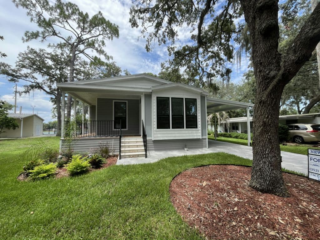 Manufactured home in Leesburg, FL 34788
