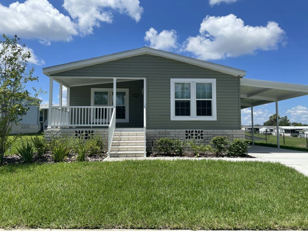 Manufactured home in Ocala, FL 34476