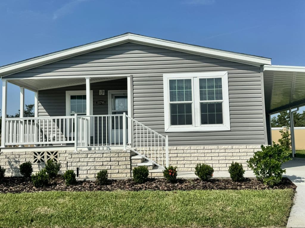 Manufactured home in Ocala, FL 34476