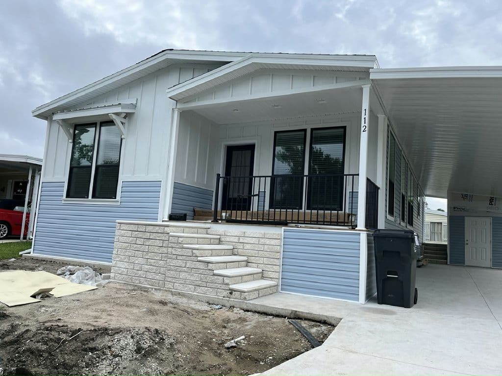 Manufactured home in Ellenton, FL 34222