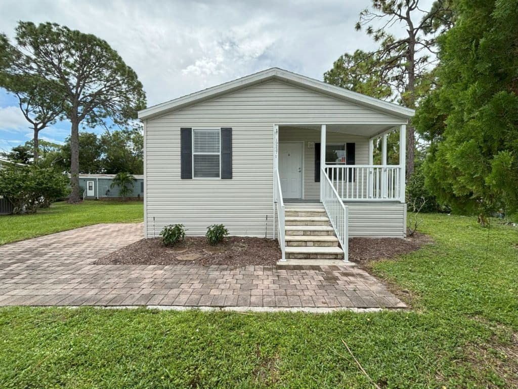 Manufactured home in N. Fort Myers, FL 33903