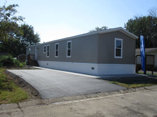 Manufactured home in Rosemount, MN 55068