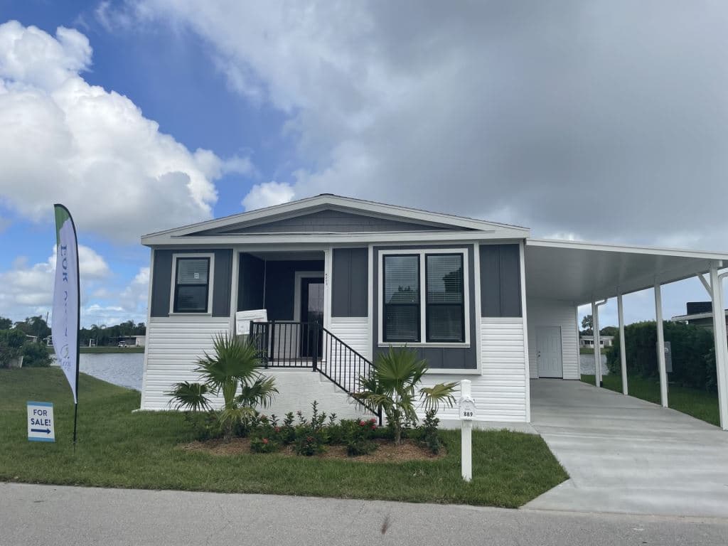 Manufactured home in Riviera Beach, FL 33404