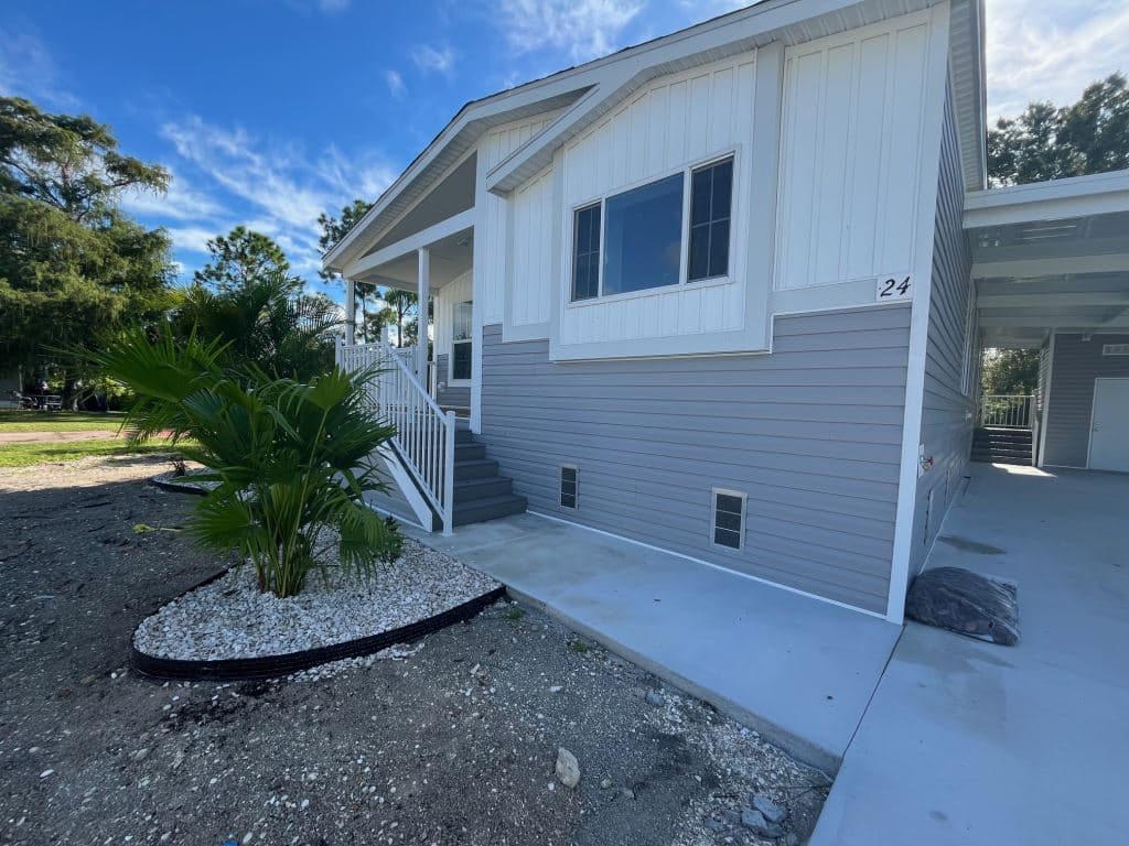 Manufactured home in North Fort Myers, FL 33917