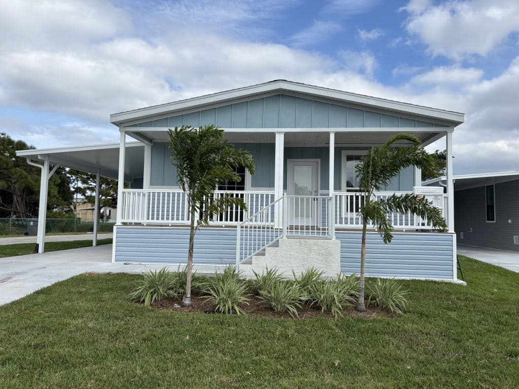 Manufactured home in Riviera Beach, FL 33404
