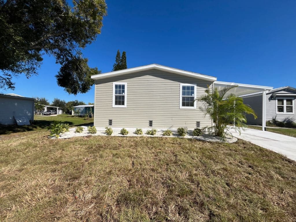Manufactured home in North Fort Myers, FL 33917