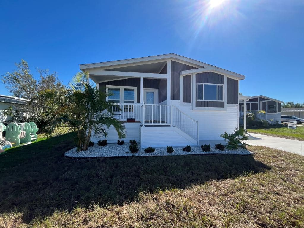 Manufactured home in North Fort Myers, FL 33917