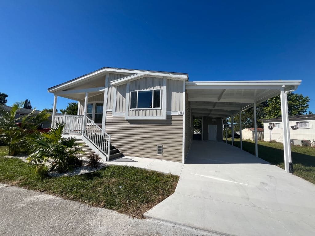 Manufactured home in North Fort Myers, FL 33917