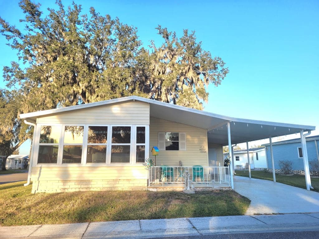 Manufactured home in Zephyrhills, FL 33540