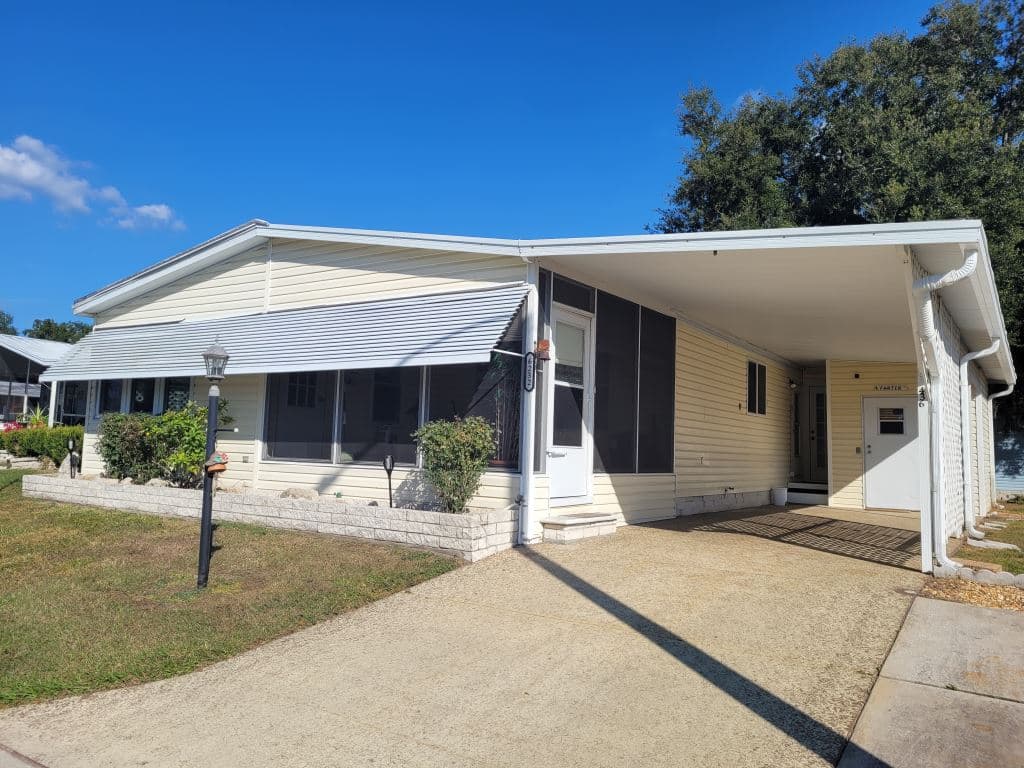 Manufactured home in Zephyrhills, FL 33540