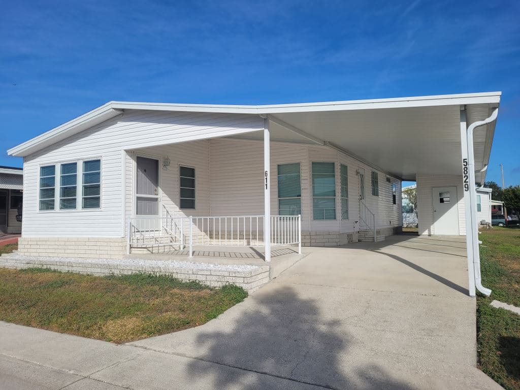 Manufactured home in Zephyrhills, FL 33540