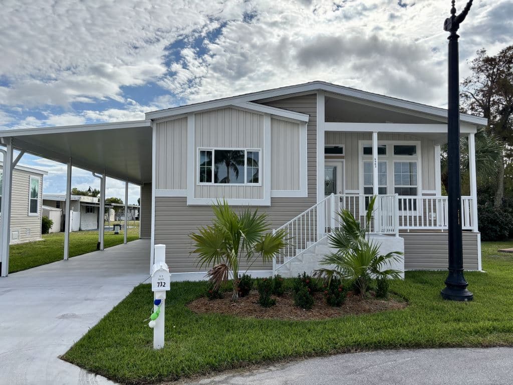 Manufactured home in Riviera Beach, FL 33404