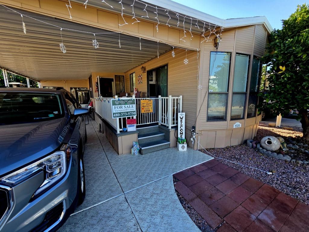 Manufactured home in Mesa, AZ 85207