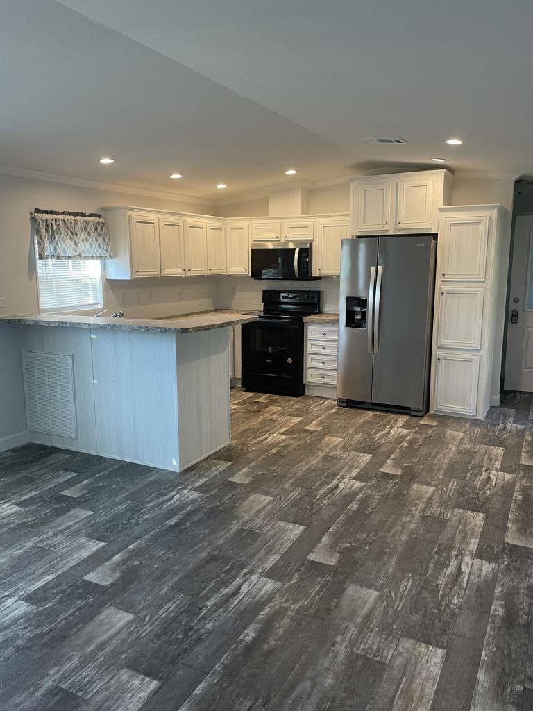 Manufactured home in Port Orange, FL 32129