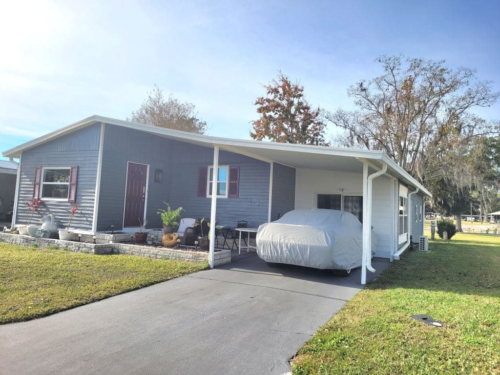 Manufactured home in Zephyrhills, FL 33540