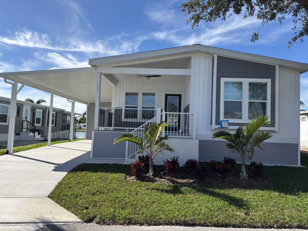 Manufactured home in West Palm Beach, FL 33404
