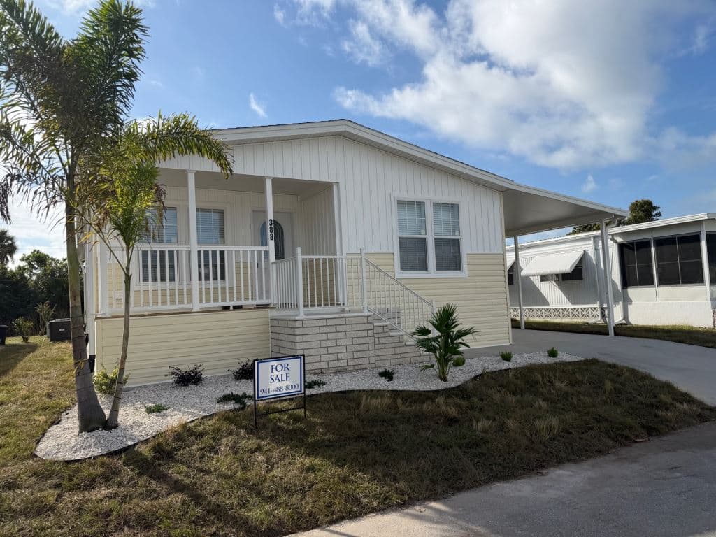 Manufactured home in Nokomis, FL 34275