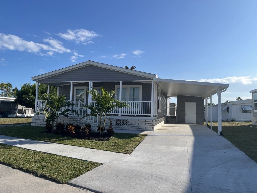 Manufactured home in Melbourne, FL 32901