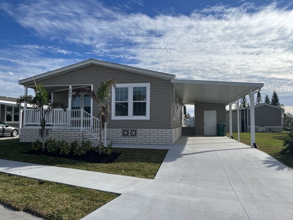 Manufactured home in Melbourne, FL 32901