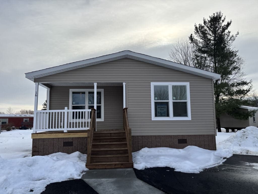 Manufactured home in Lake Elmo, MN 55042