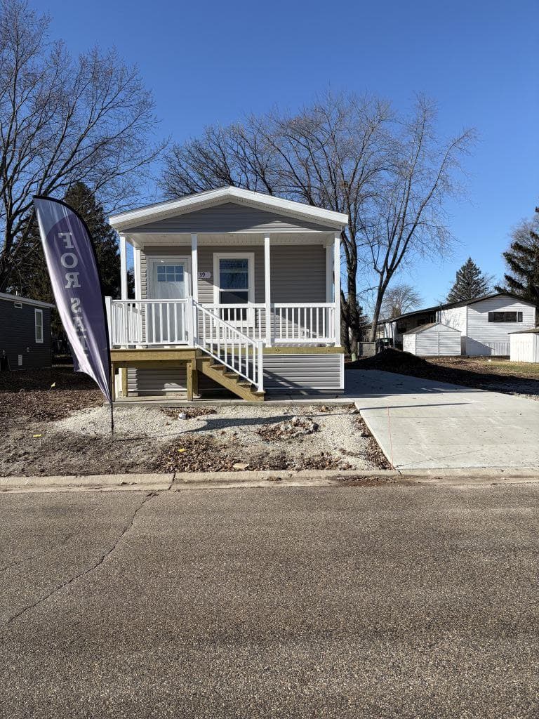 Manufactured home in Bristol, WI 53104