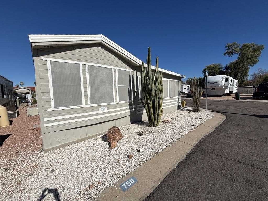 Manufactured home in Mesa, AZ 85207