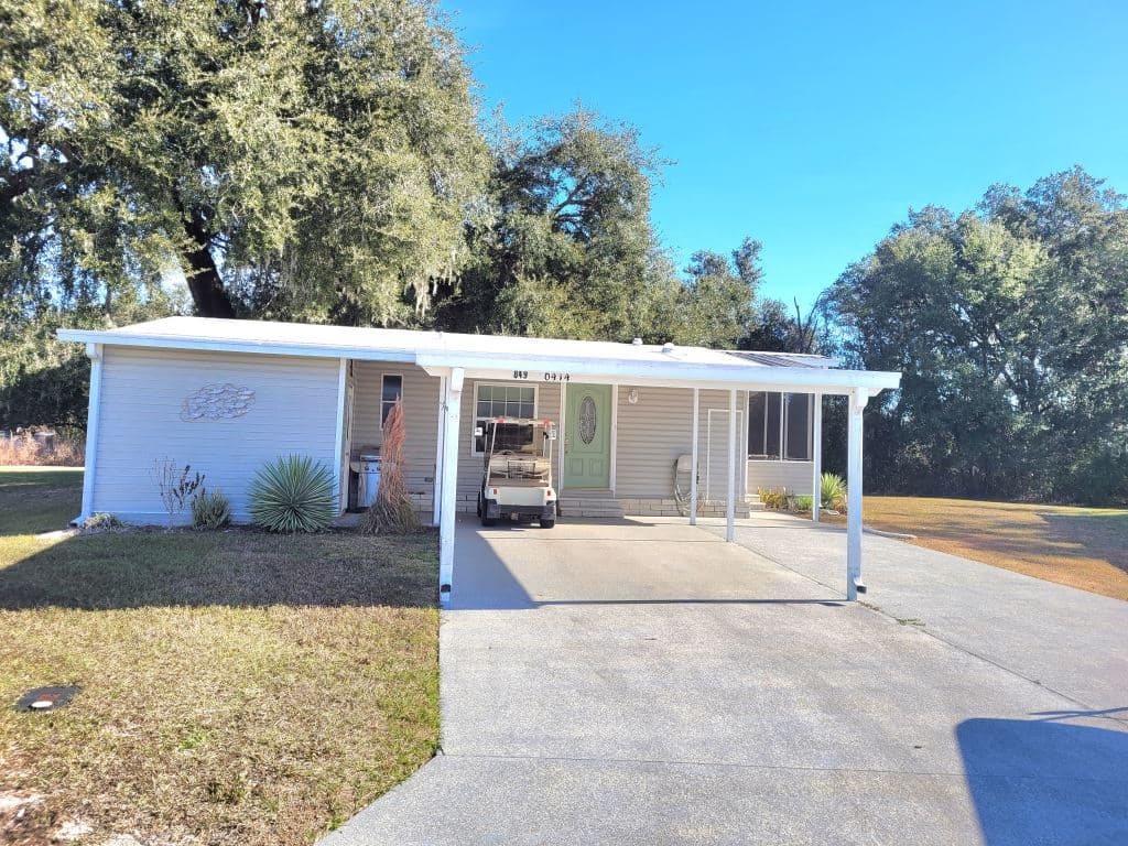 Manufactured home in Zephyrhills, FL 33540