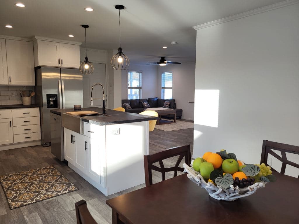 Manufactured home in Elgin, IL 60123