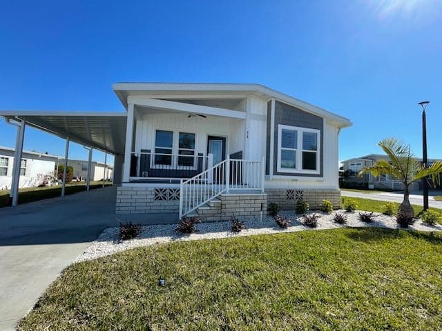 Manufactured home in Venice, FL 34285