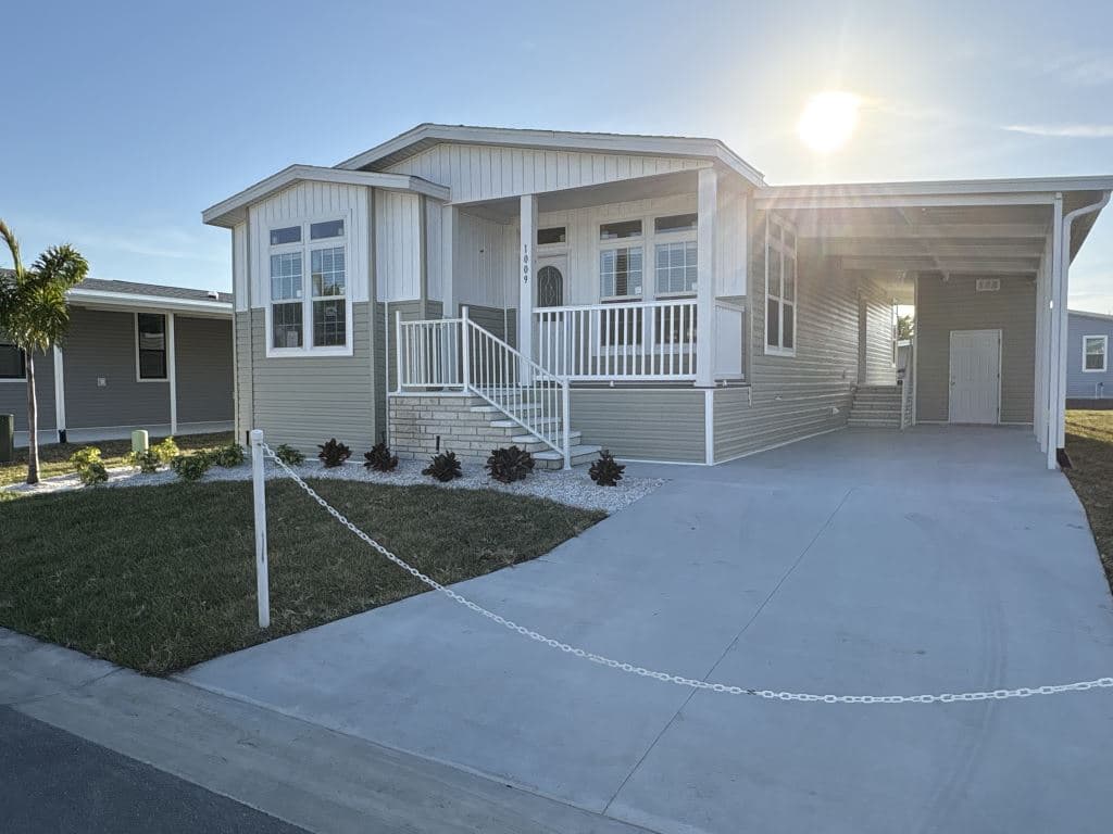 Manufactured home in N. Ft. Myers, FL 33917