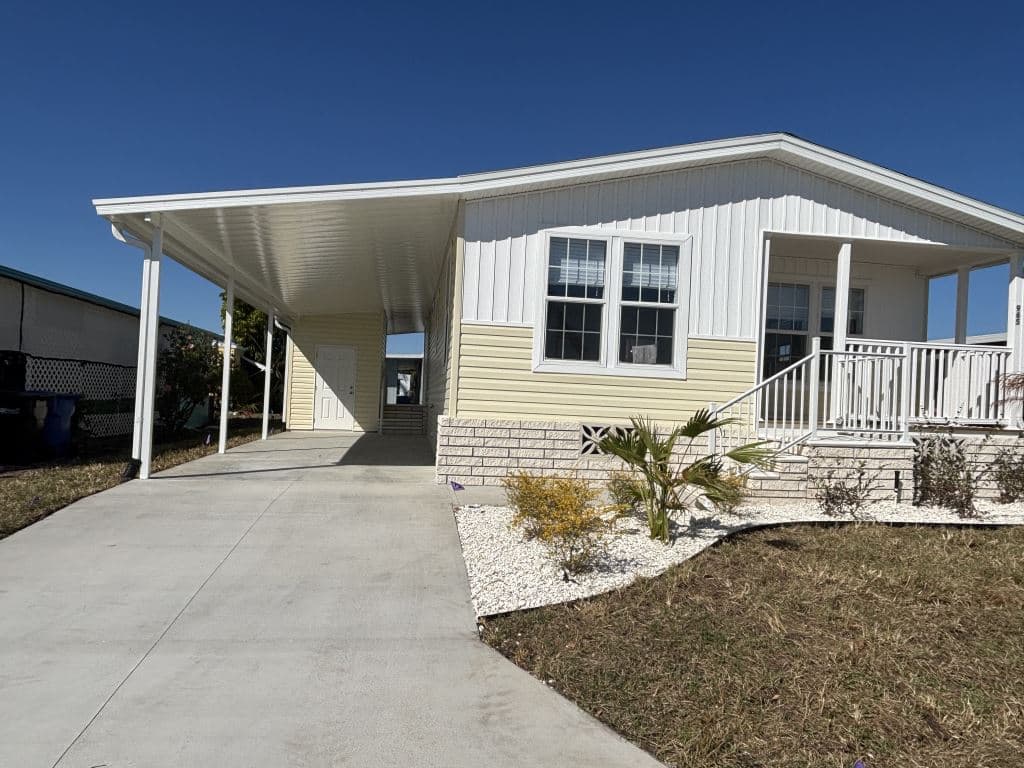 Manufactured home in Venice, FL 34285