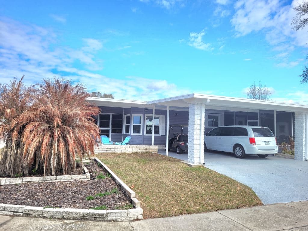 Manufactured home in Zephyrhills, FL 33540