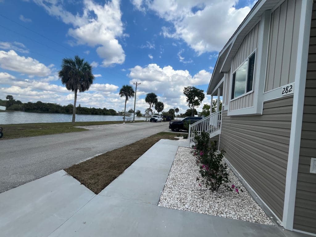 Manufactured home in North Fort Myers, FL 33917