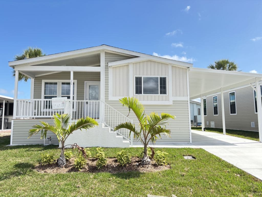 Manufactured home in West Palm Beach, FL 33404